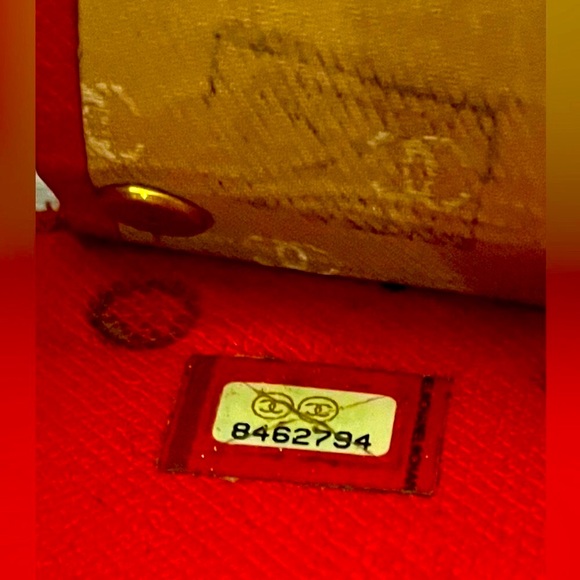 ⭐️ CHANEL • Chanel CC Red Caviar Leather 6 hooks Keyholder - Picture 3 of 8